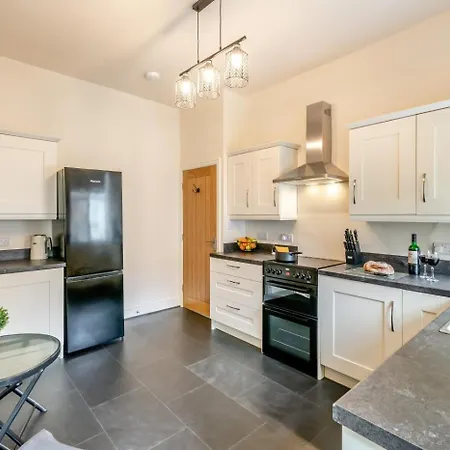 4 Bed In Oc-b28403 Holiday home