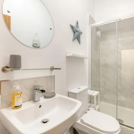 4 Bed In Oc-b28403 Holiday home Whitby