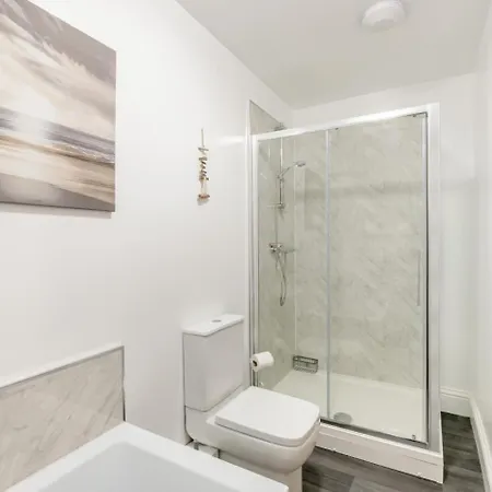 4 Bed In Oc-b28403 Whitby