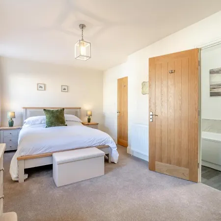 Holiday home 4 Bed In Oc-b28403