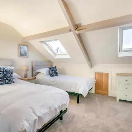 4 Bed In Oc-b28403 Holiday home Whitby