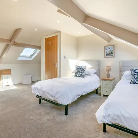 4 Bed In Oc-b28403 Holiday home