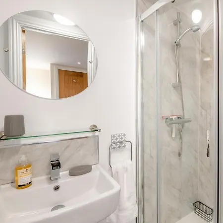 4 Bed In Oc-b28403