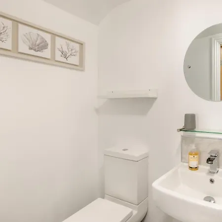 4 Bed In Oc-b28403 * Whitby